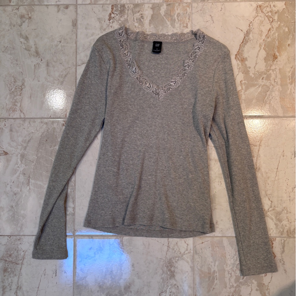 GAP Heather Gray V-Neck Long Sleeve Top with Lace Detail Size Med